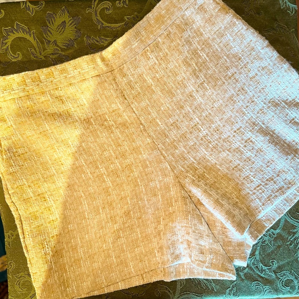 🍉Ann Taylor Women's Tan Boucle Shorts